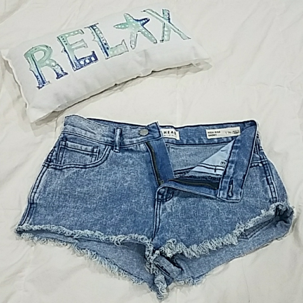 🐃Bull Head high rise cut off shorts. 26.